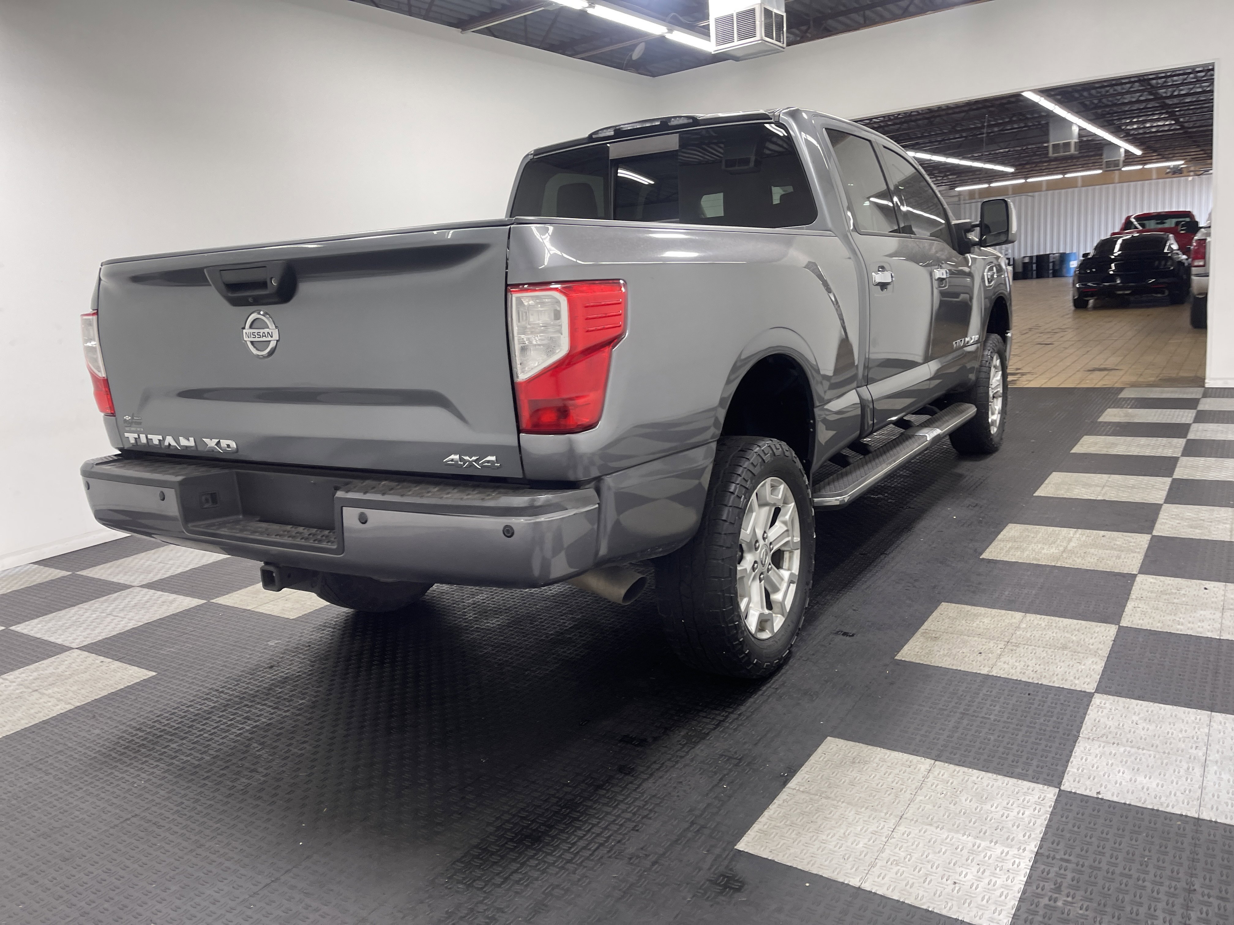 Used 2016 Nissan Titan SL AWD/4WD image 5