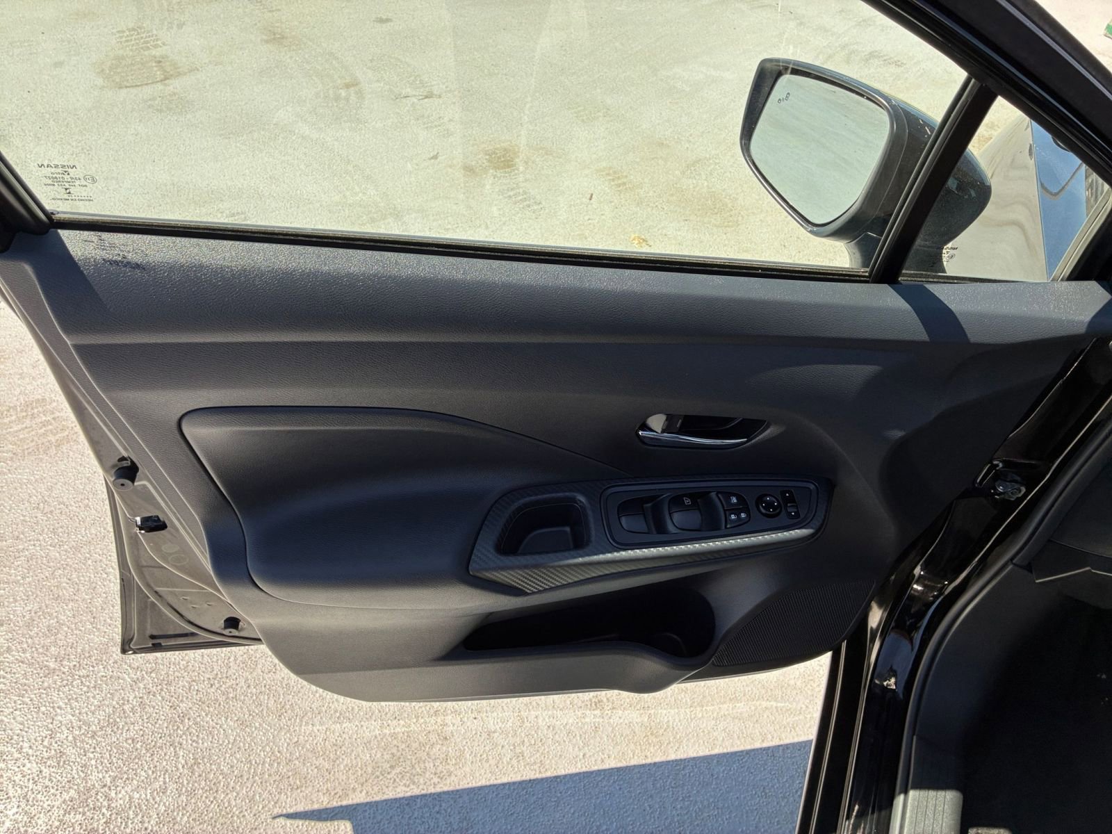 Used 2025 Nissan Versa SV FWD image 18