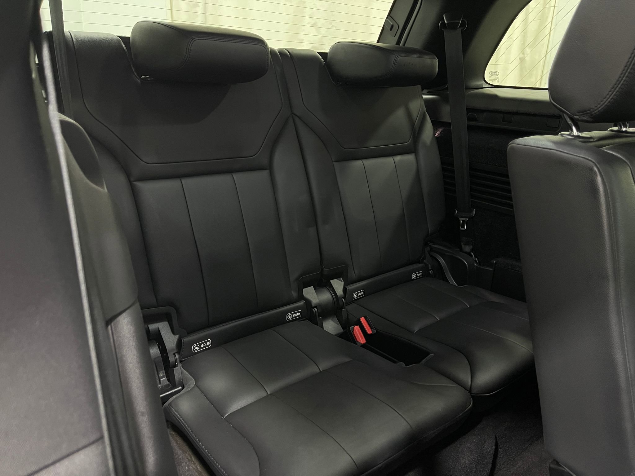 Used 2020 Land Rover Discovery Landmark AWD/4WD image 31