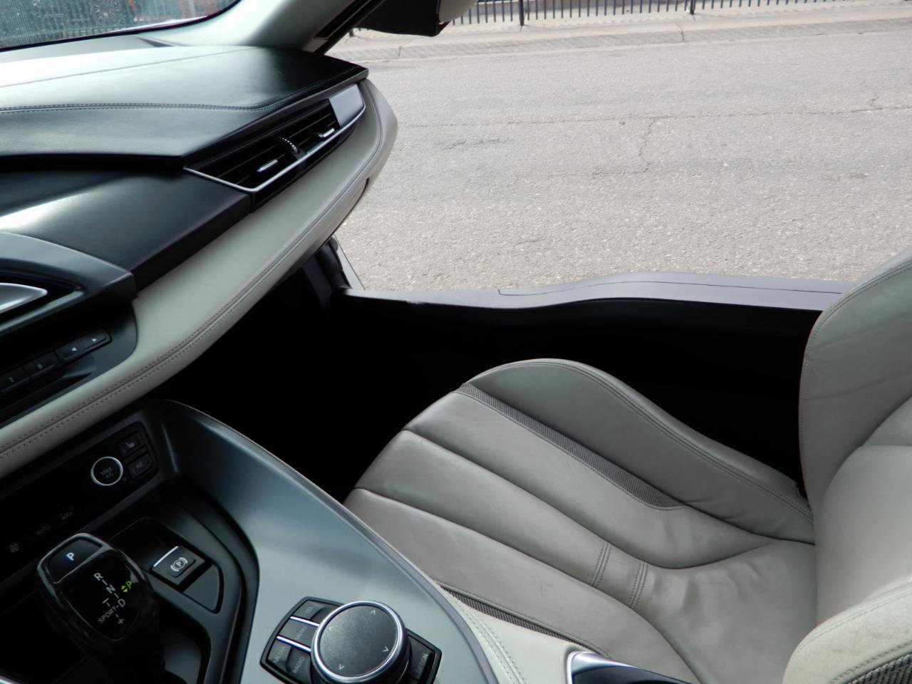 Used 2017 BMW i8 Coupe image 13