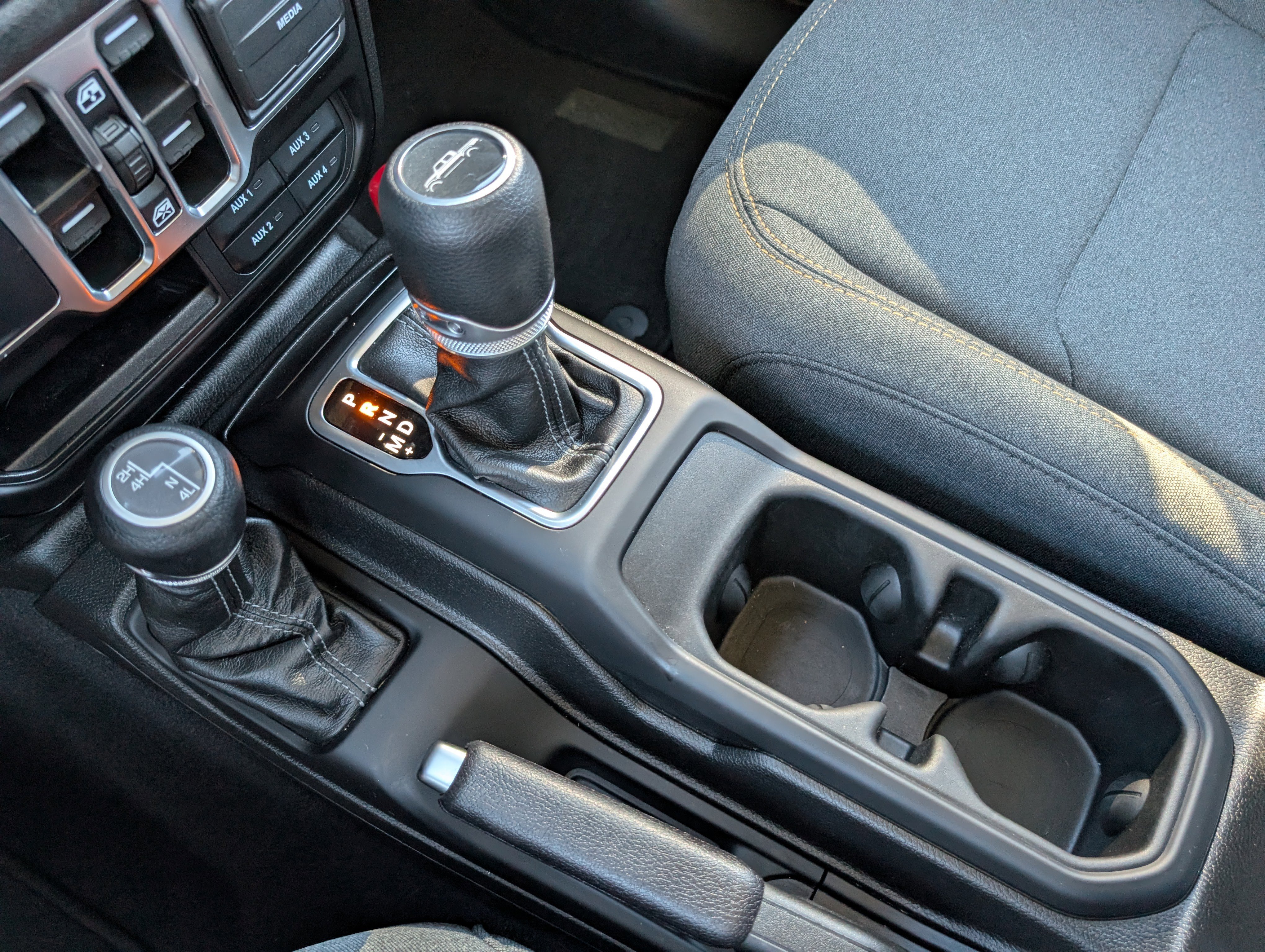 Used 2025 Jeep Gladiator Sport AWD/4WD image 19
