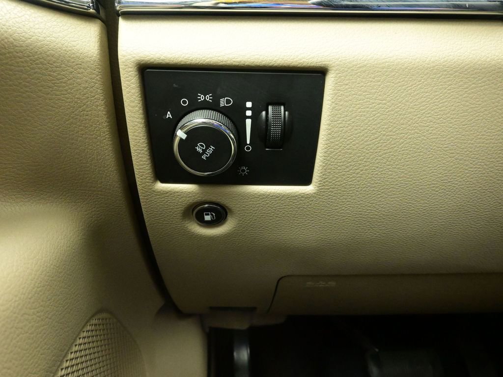 Used 2018 Jeep Grand Cherokee Limited image 18