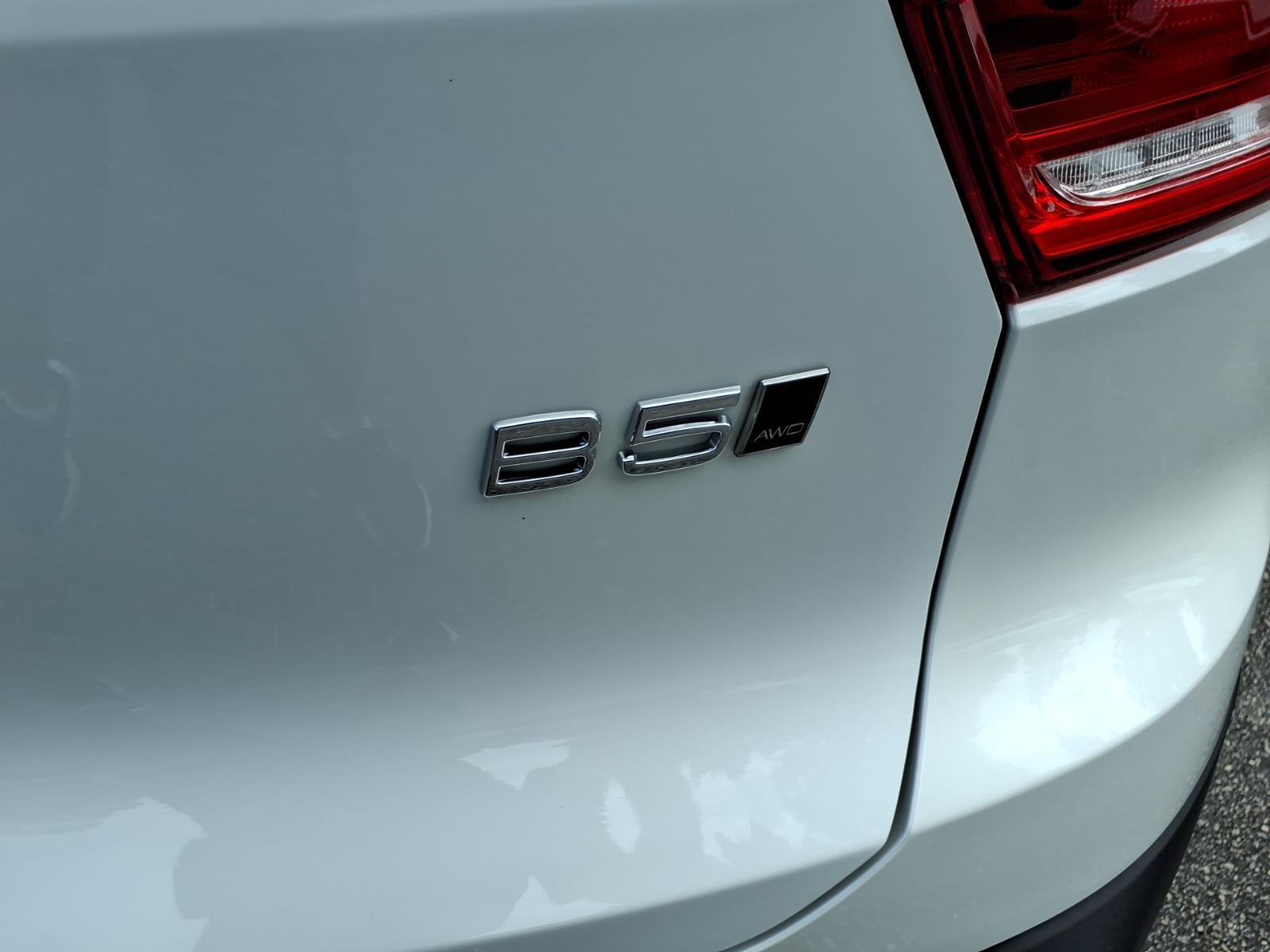 Used 2025 Volvo XC40 B5 Ultra AWD/4WD image 6