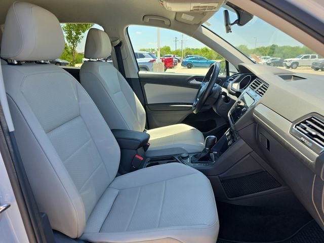 Used 2018 Volkswagen Tiguan SE AWD/4WD image 11