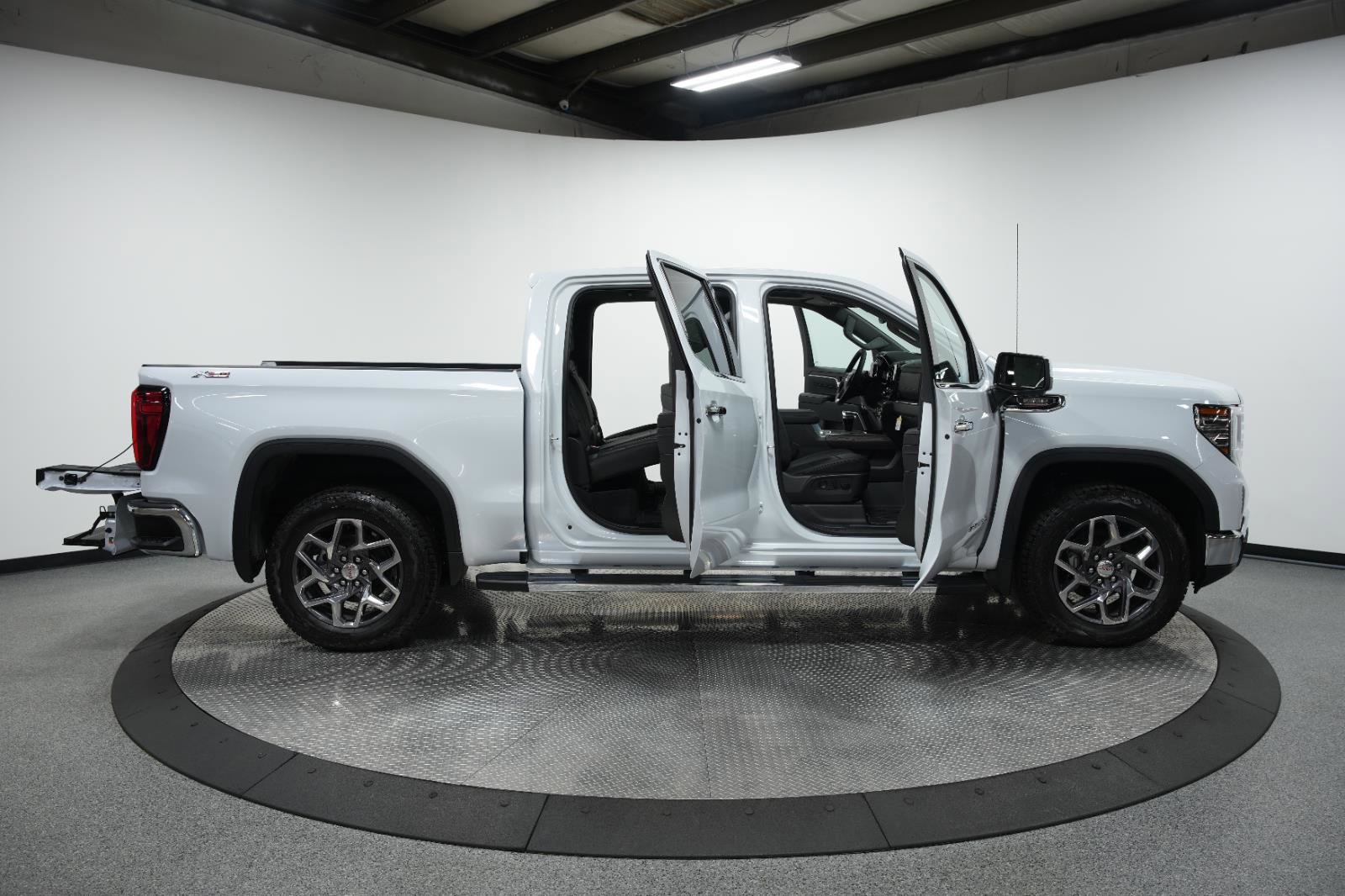New 2026 GMC Sierra 1500 SLT w/ SLT Premium Plus Package image 10