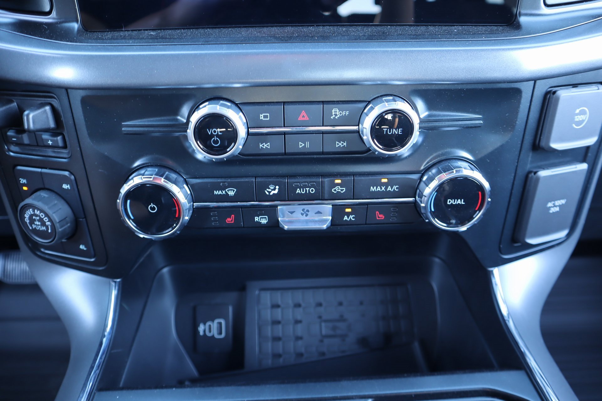 New 2025 Ford F150 XLT w/ Equipment Group 302A MID image 7