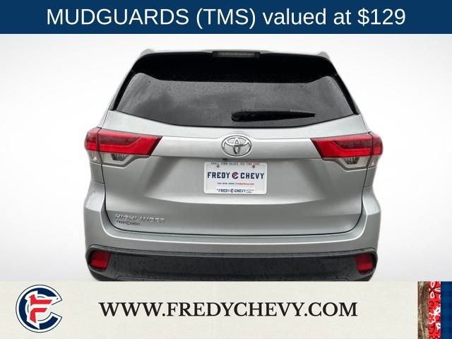 Used 2017 Toyota Highlander LE image 4