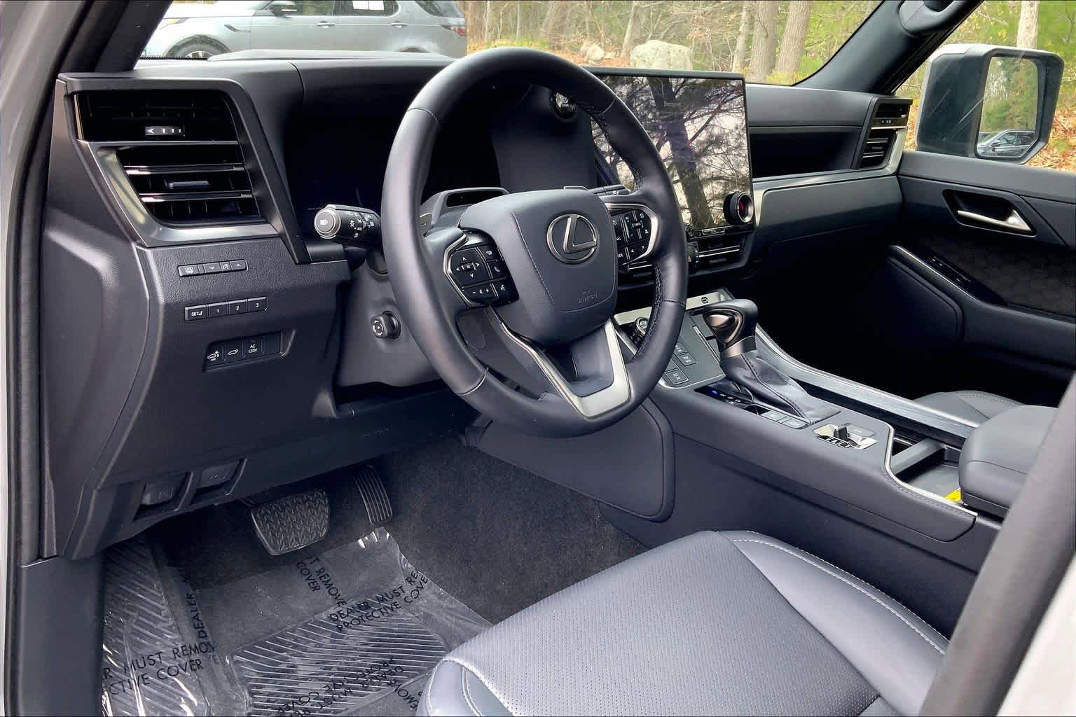 Used 2024 Lexus GX 550 w/ Accessory Package (2T) AWD/4WD image 17