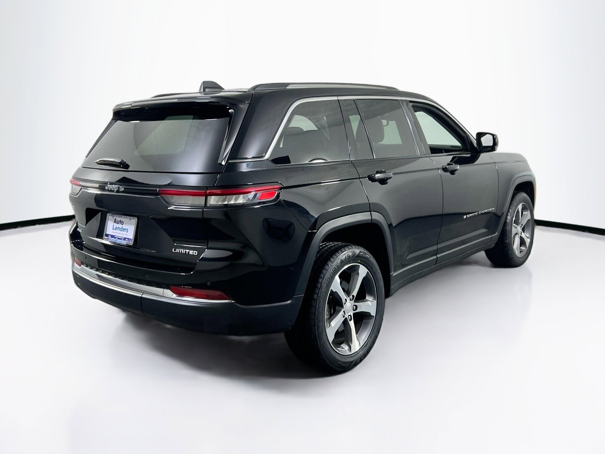 Used 2023 Jeep Grand Cherokee Limited AWD/4WD image 5
