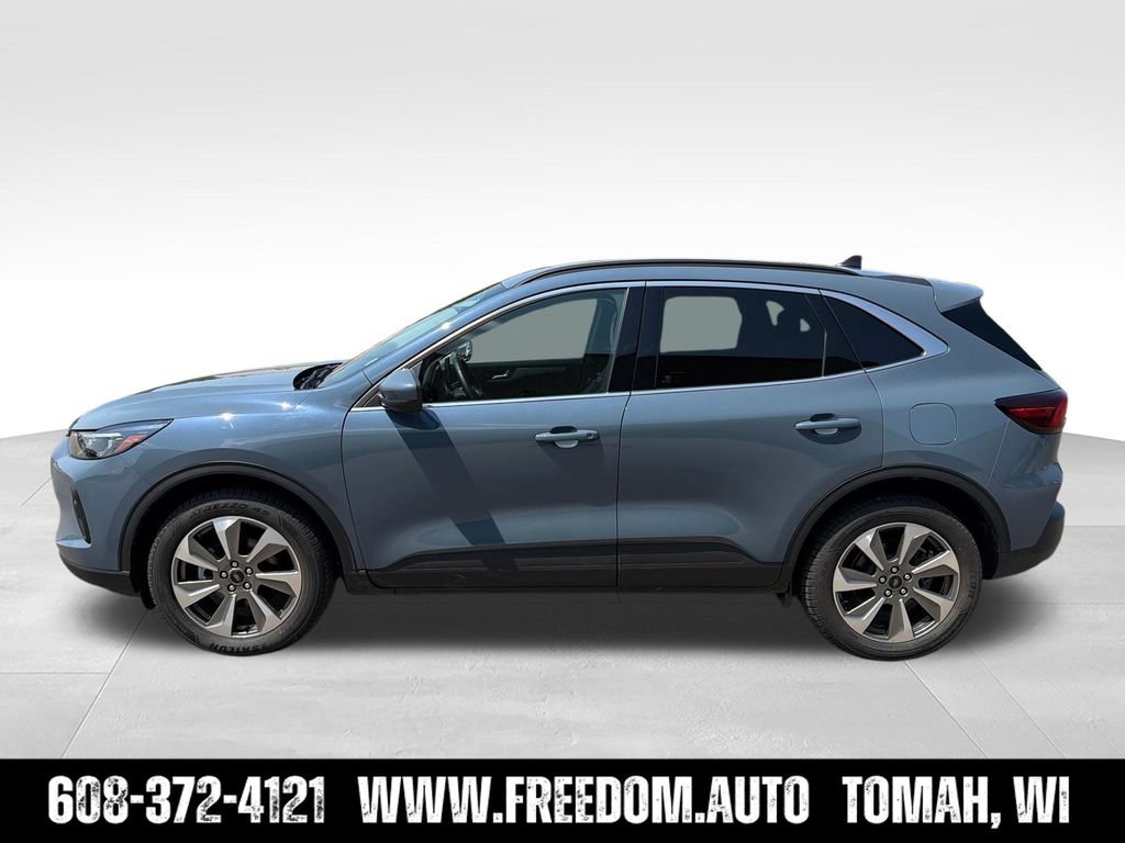 Used 2025 Ford Escape Platinum AWD/4WD image 2