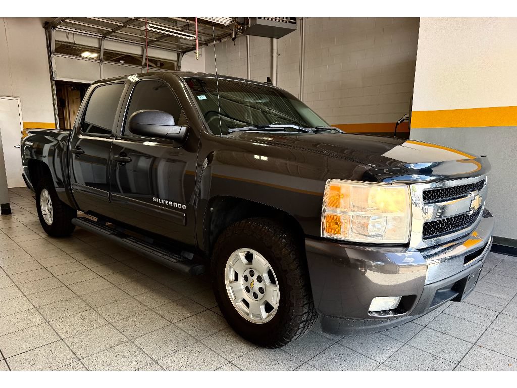 Used 2011 Chevrolet Silverado 1500 LT w/ All-Star Edition RWD image 2