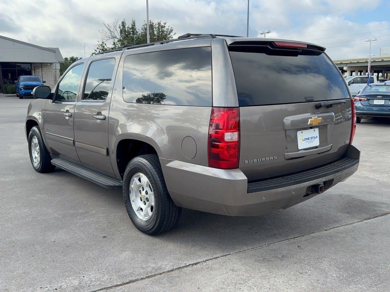Used 2012 Chevrolet Suburban LS w/ Convenience Package 1 RWD image 3