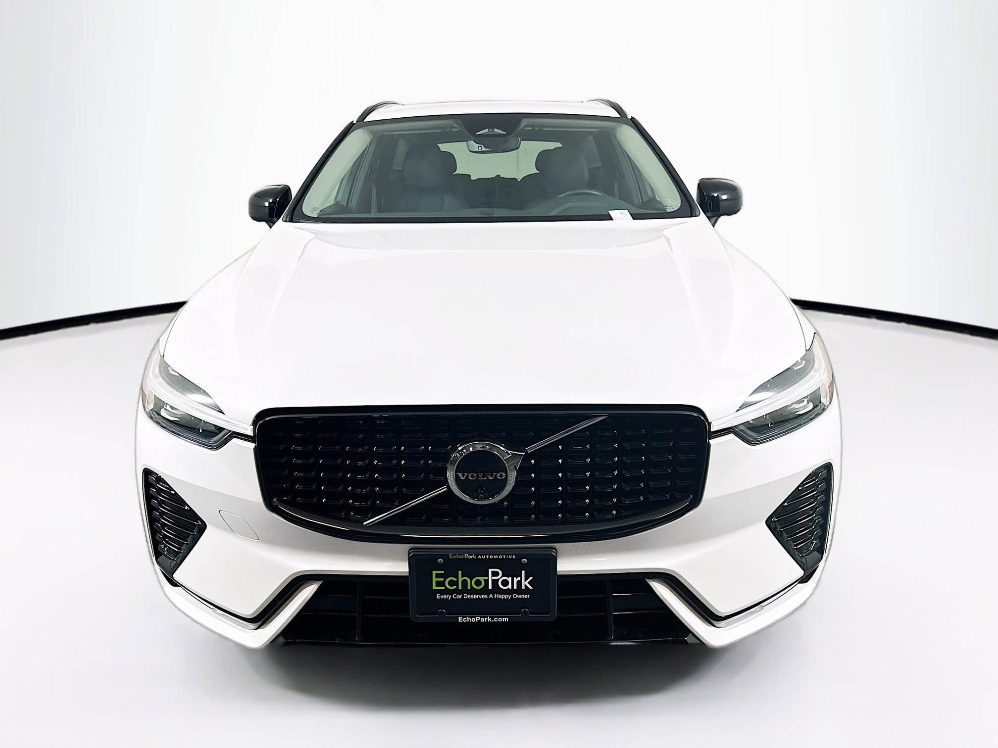 Used 2025 Volvo XC60 B5 Plus image 2