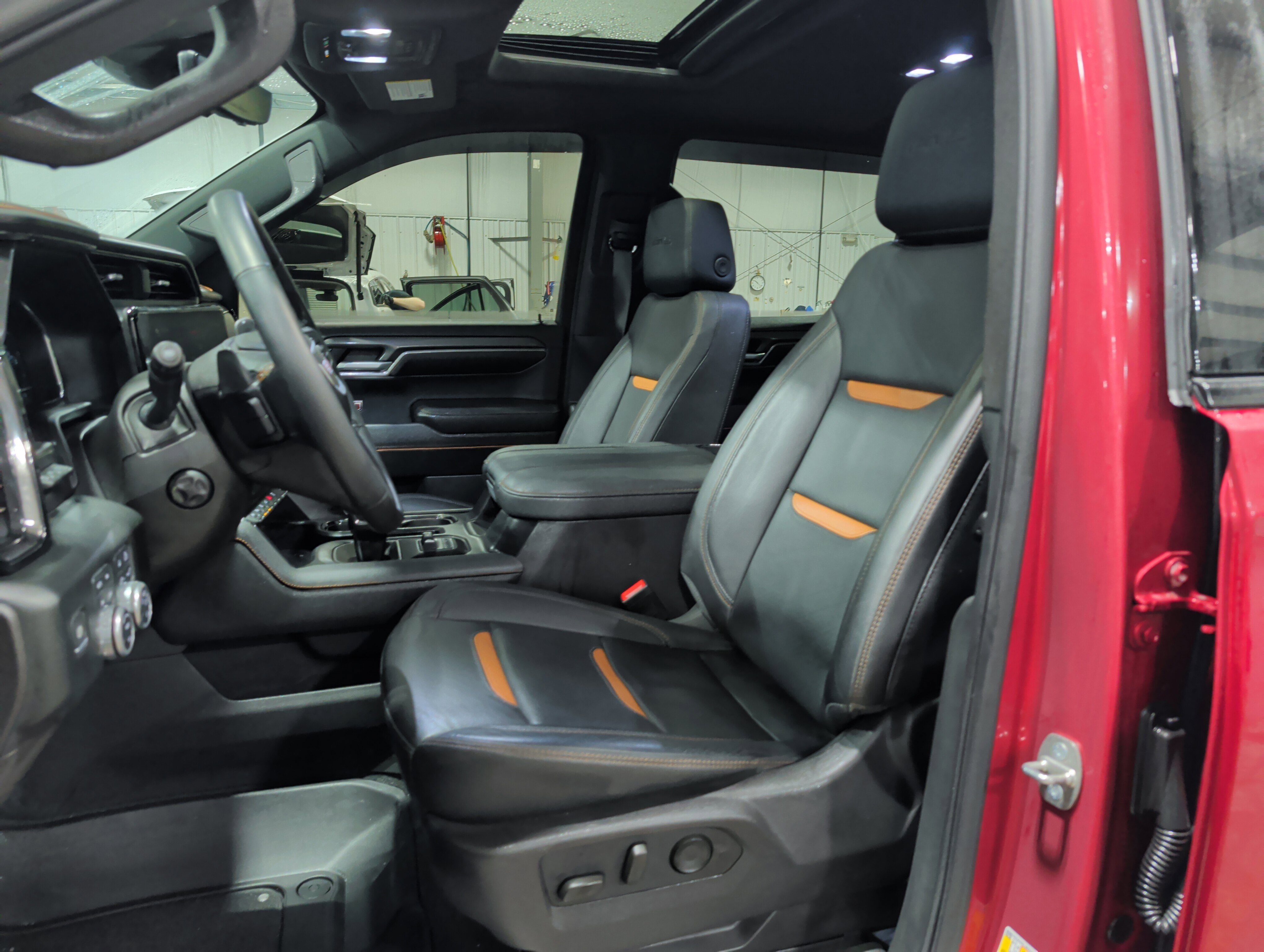 Used 2024 GMC Sierra 1500 AT4 w/ Technology Package image 8