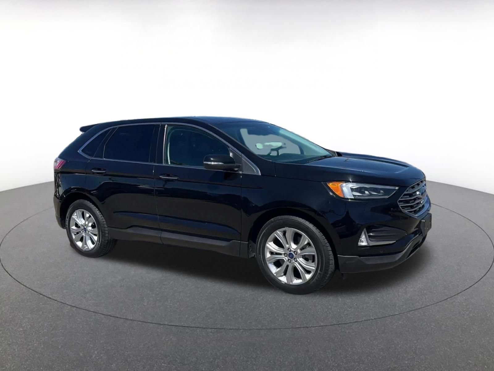 Used 2022 Ford Edge Titanium w/ Equipment Group 301A AWD/4WD image 2
