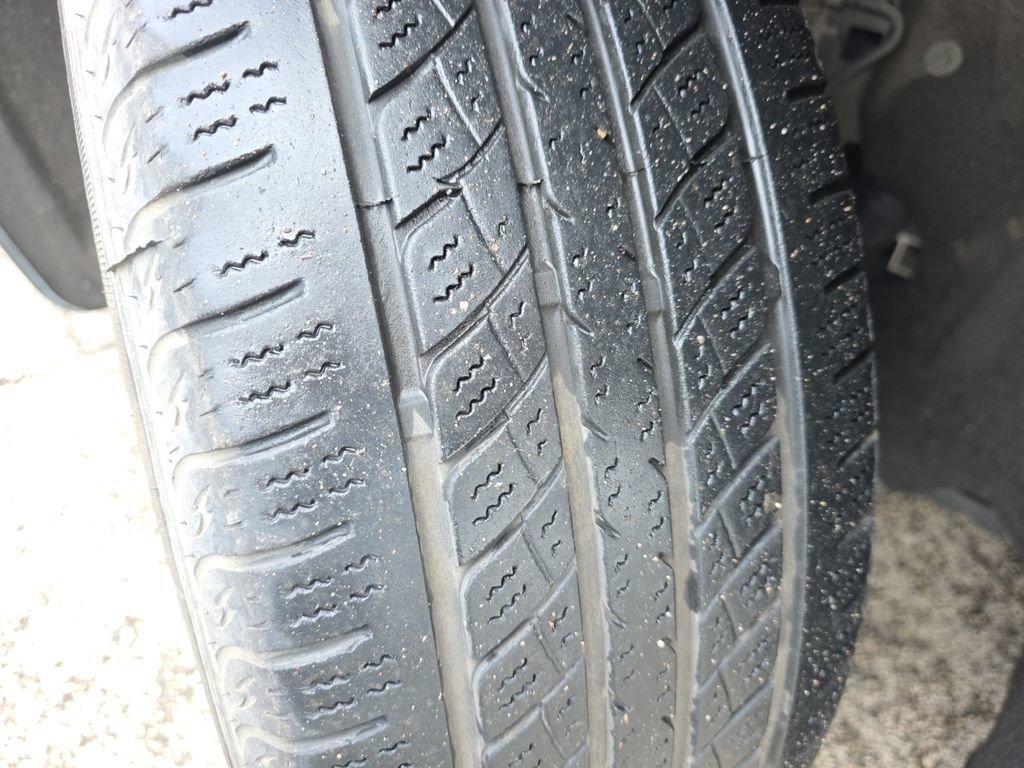 Used 2023 Chrysler Pacifica Touring-L FWD image 24