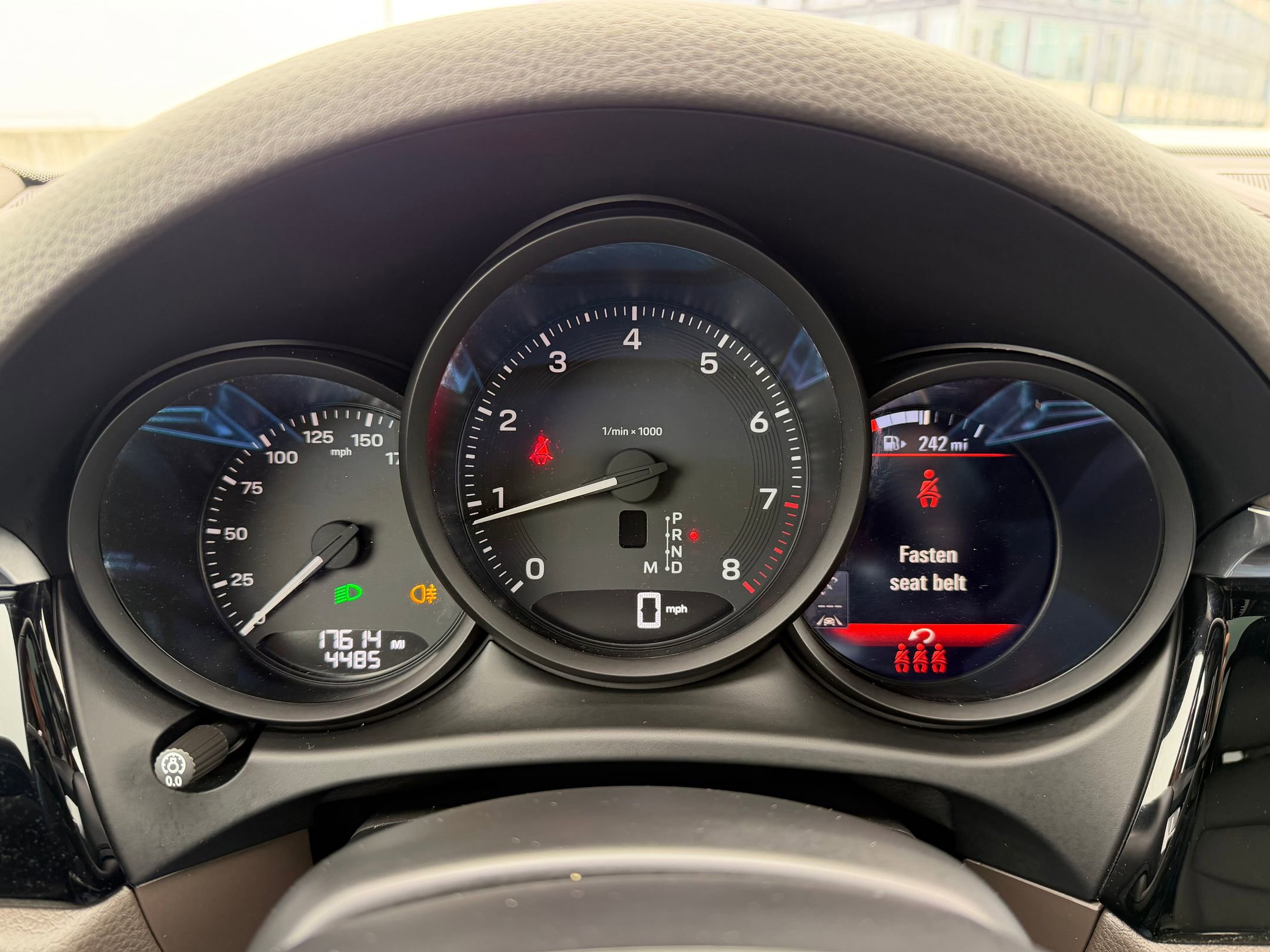 Certified 2023 Porsche Macan image 34