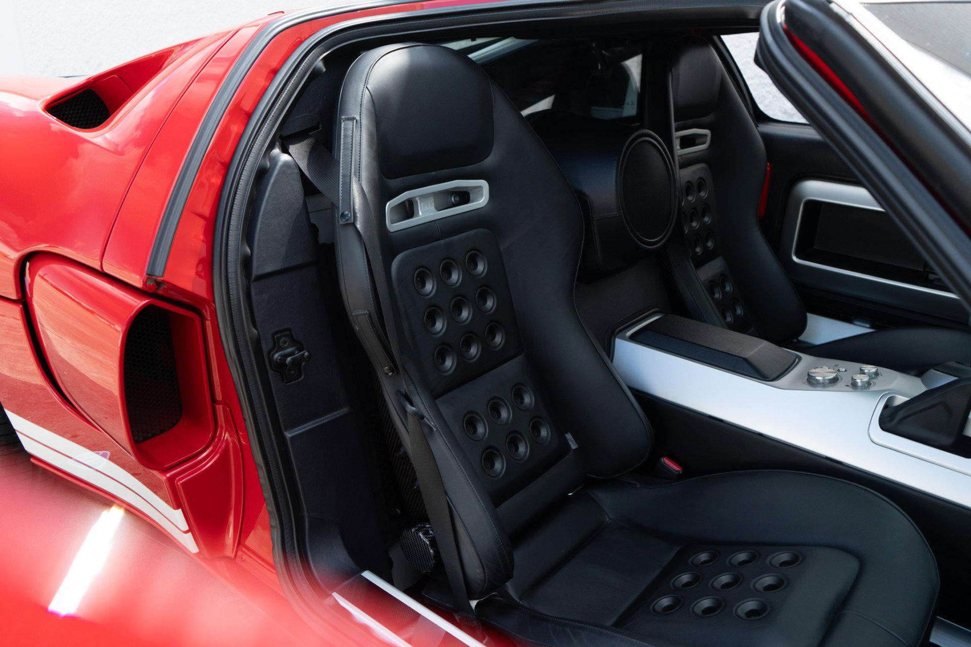 Used 2005 Ford GT RWD image 38
