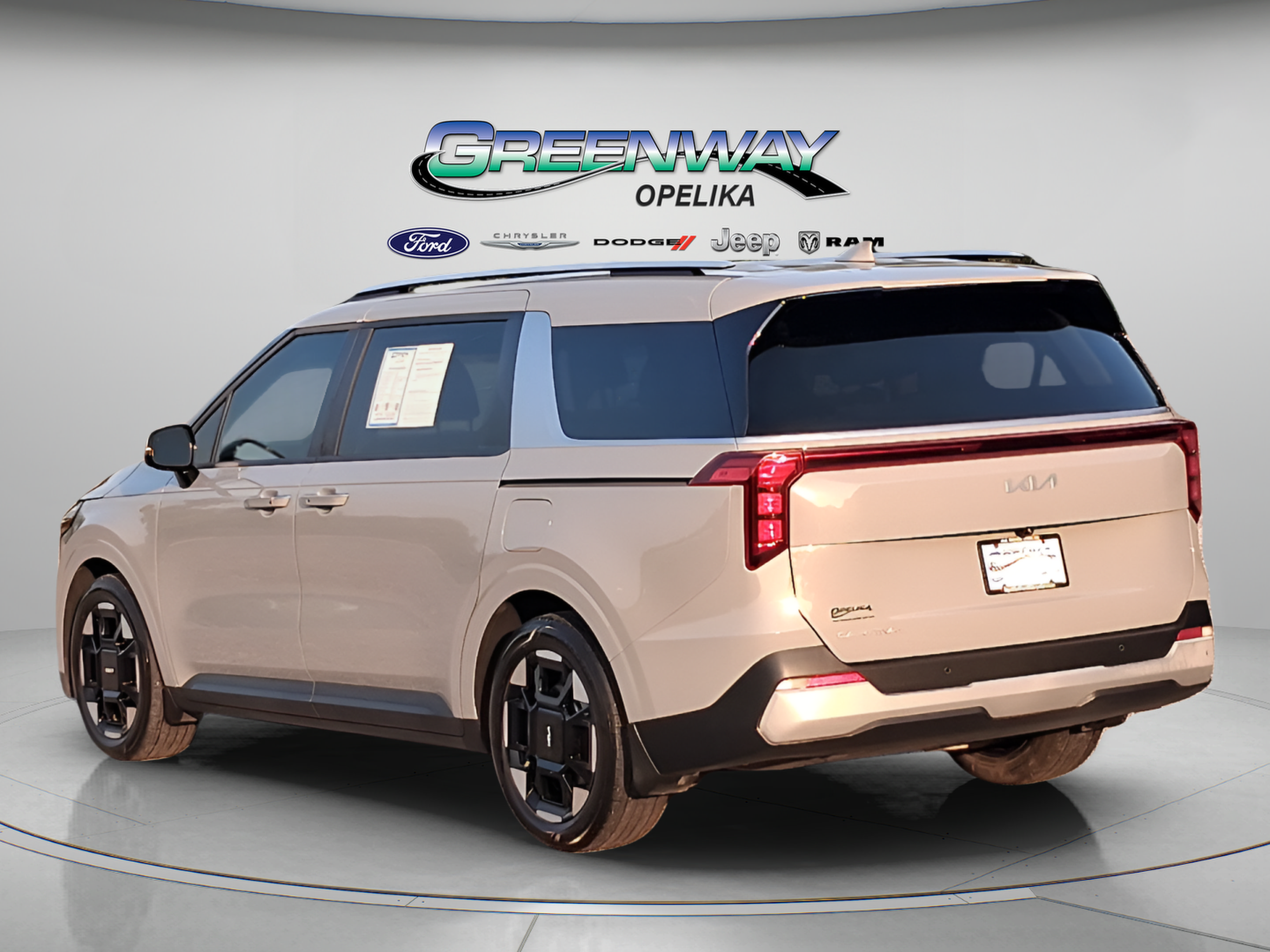 Used 2025 Kia Carnival EX FWD image 5