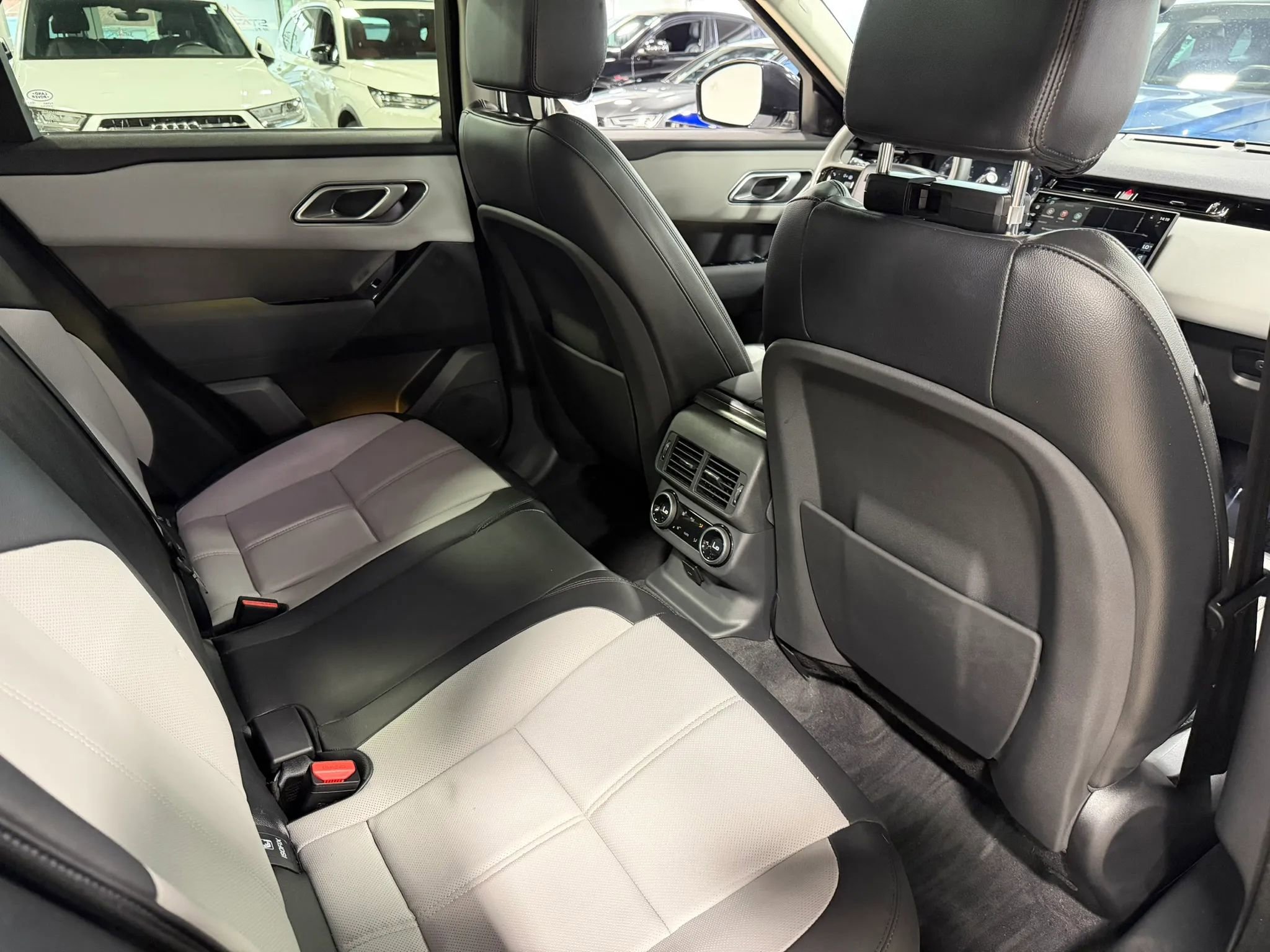 Used 2025 Land Rover Range Rover Velar Dynamic SE AWD/4WD image 31