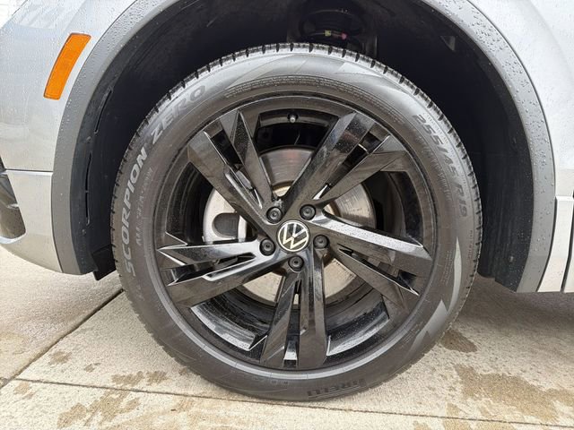 Used 2024 Volkswagen Tiguan SE R-Line image 12