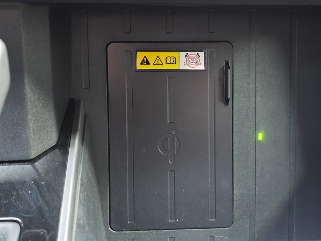 Used 2023 Toyota Sequoia Platinum AWD/4WD image 8