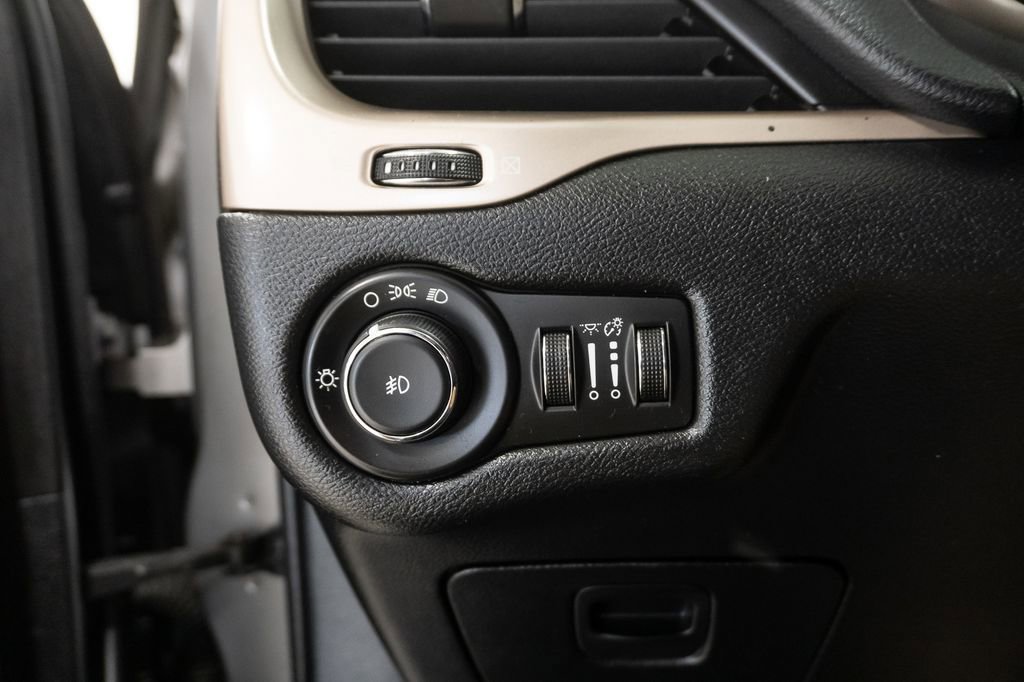 Used 2014 Jeep Cherokee Latitude image 12