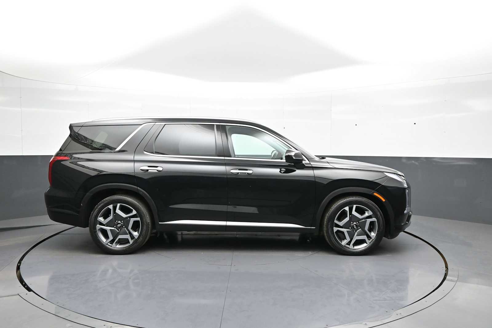 Certified 2023 Hyundai Palisade SEL w/ Cargo Package AWD/4WD image 4