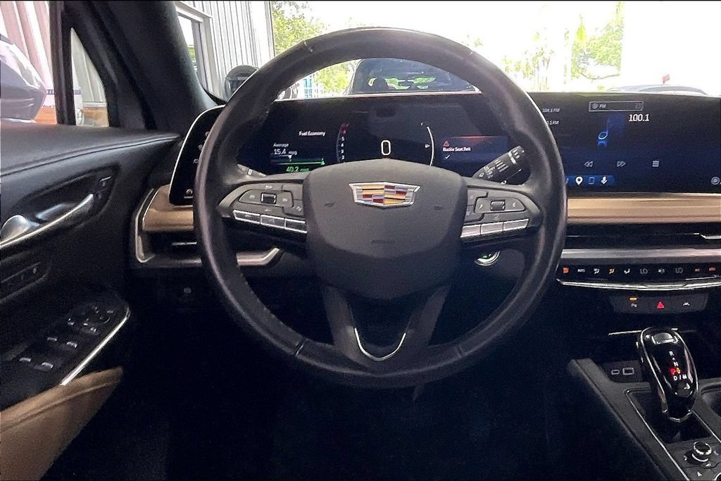 Used 2025 Cadillac XT4 Premium Luxury FWD image 5