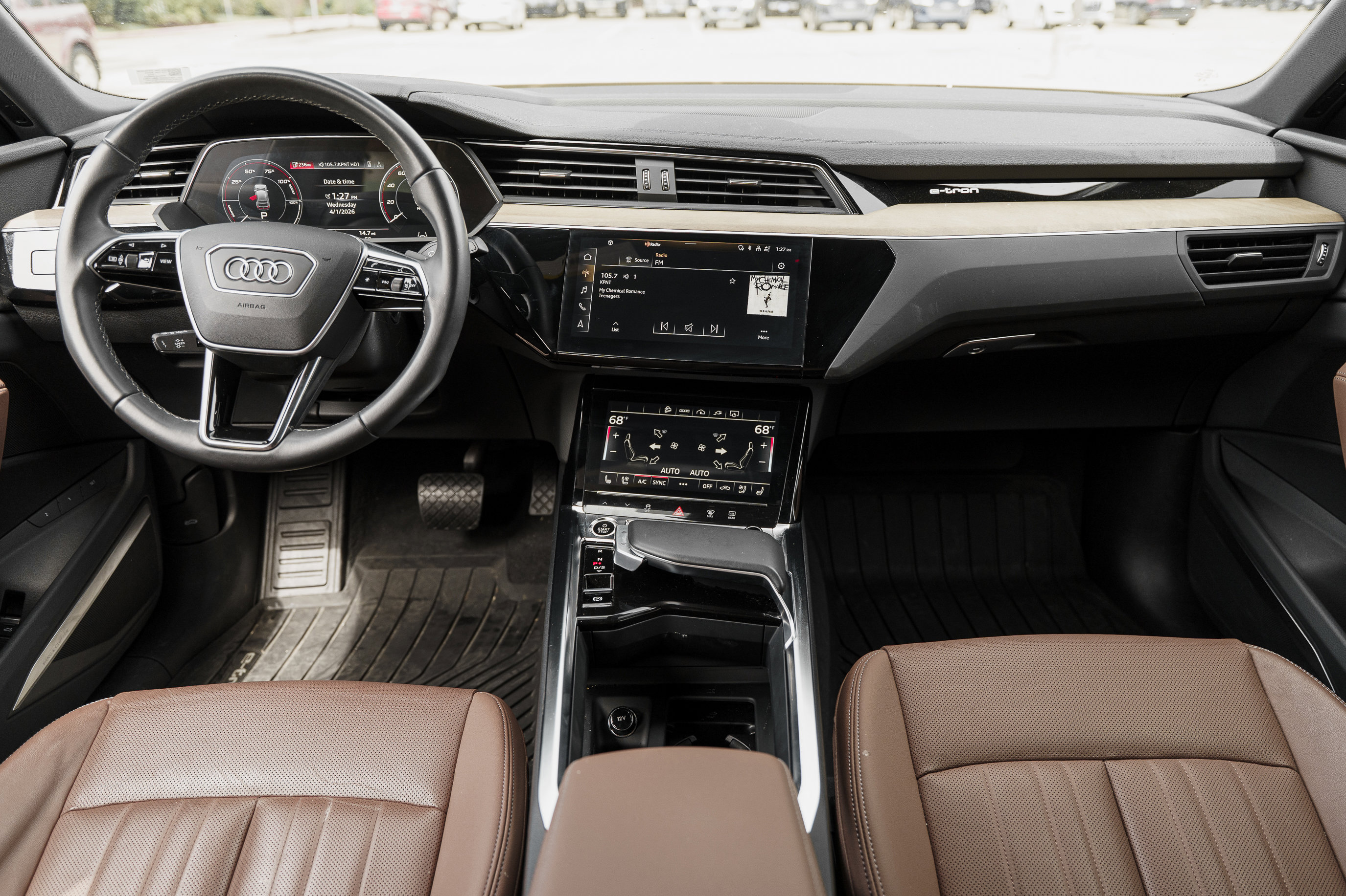 Used 2024 Audi Q8 e-tron Premium Plus w/ Premium Plus Package image 8