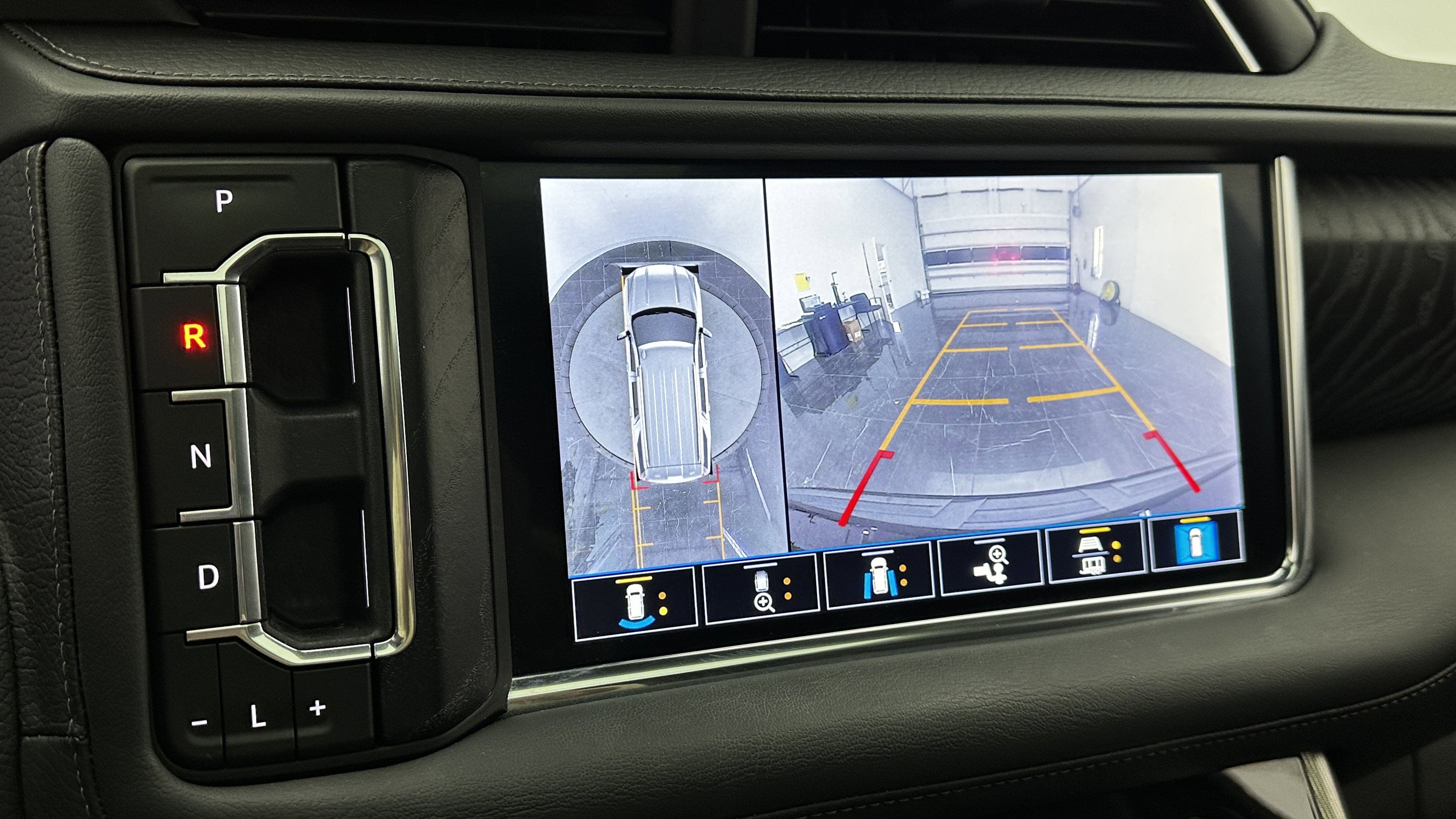 Used 2021 GMC Yukon Denali w/ Denali Premium Package image 23