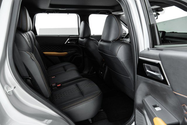 Used 2022 Mitsubishi Outlander SEL image 40