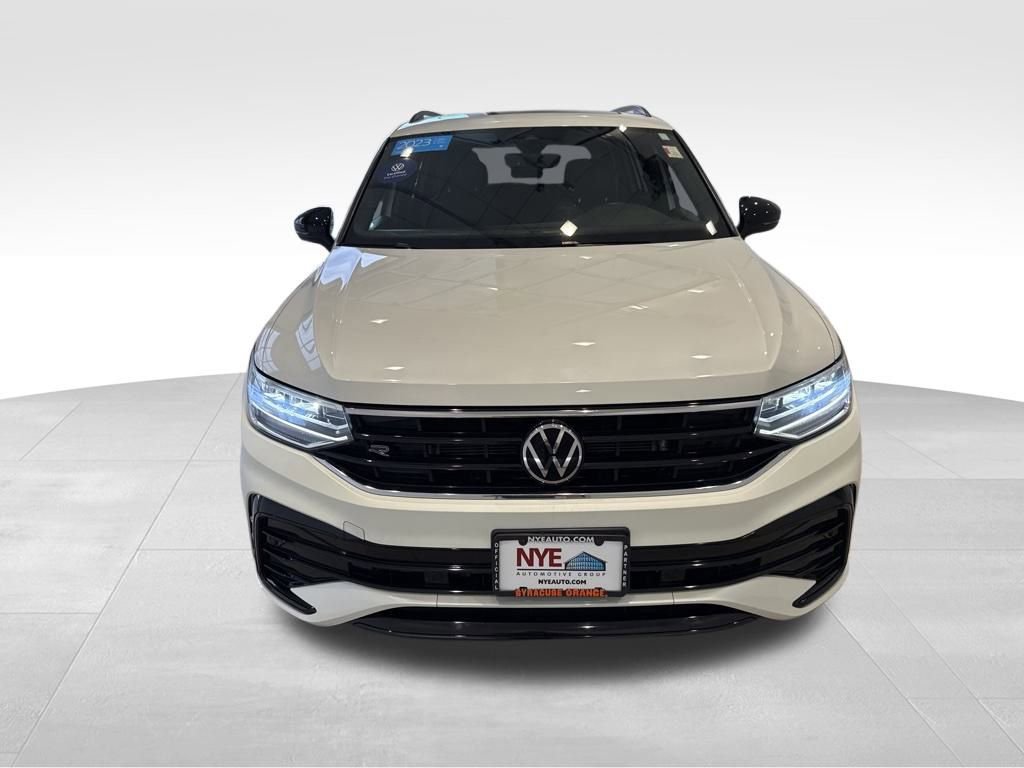 Used 2023 Volkswagen Tiguan SE R-Line image 10