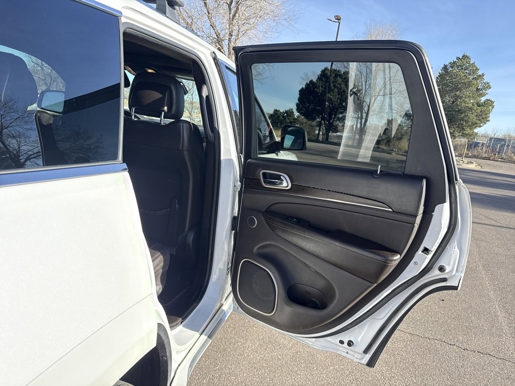 Used 2016 Jeep Grand Cherokee Summit w/ Platinum Series Group image 22