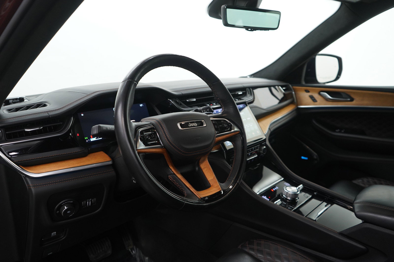 Used 2022 Jeep Grand Cherokee Summit image 16