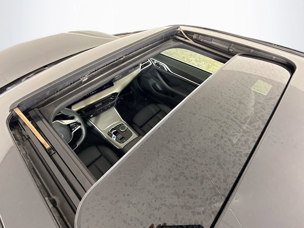 Used 2025 BMW i4 xDrive40i image 28
