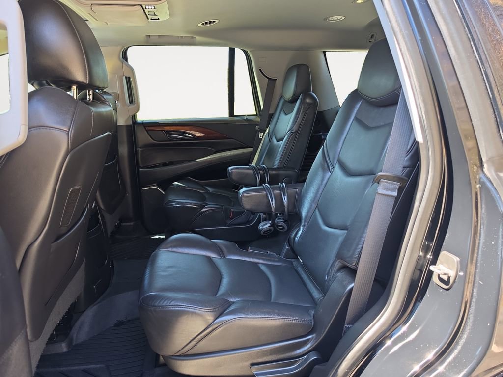 Used 2019 Cadillac Escalade Luxury w/ Escalade Sport Edition AWD/4WD image 13