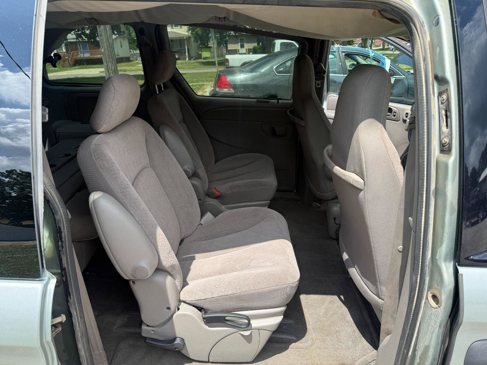 Used 2003 Dodge Caravan SE FWD image 16