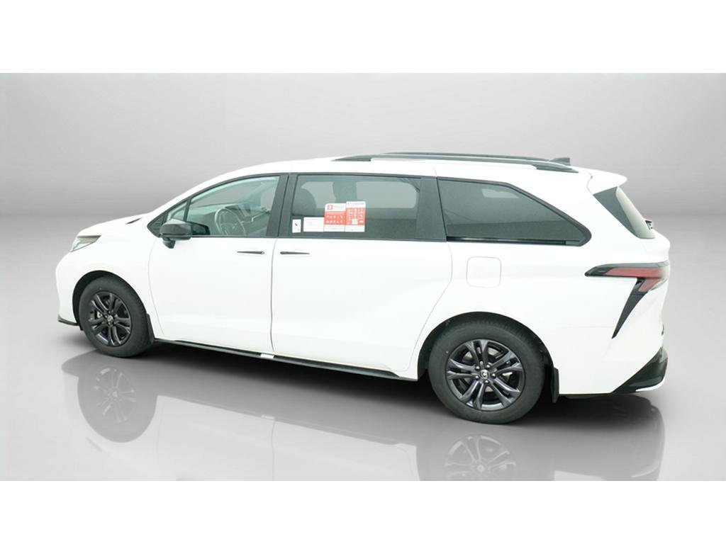 New 2026 Toyota Sienna XSE AWD/4WD image 4