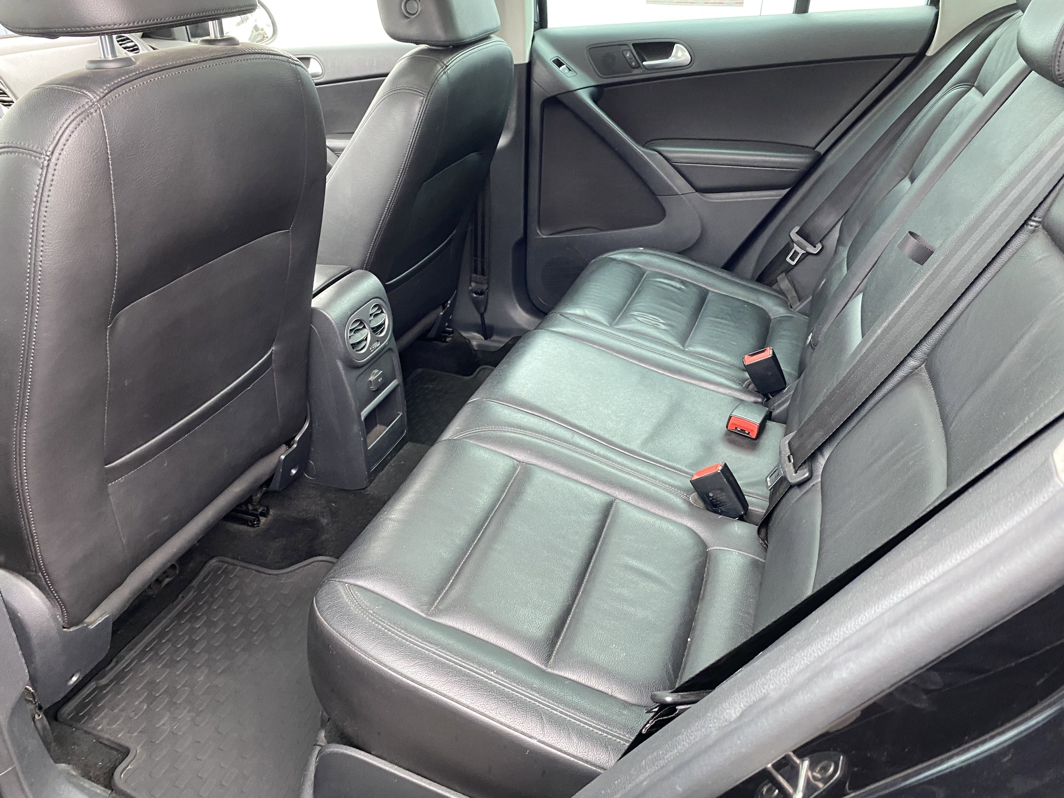 Used 2017 Volkswagen Tiguan Sport image 14