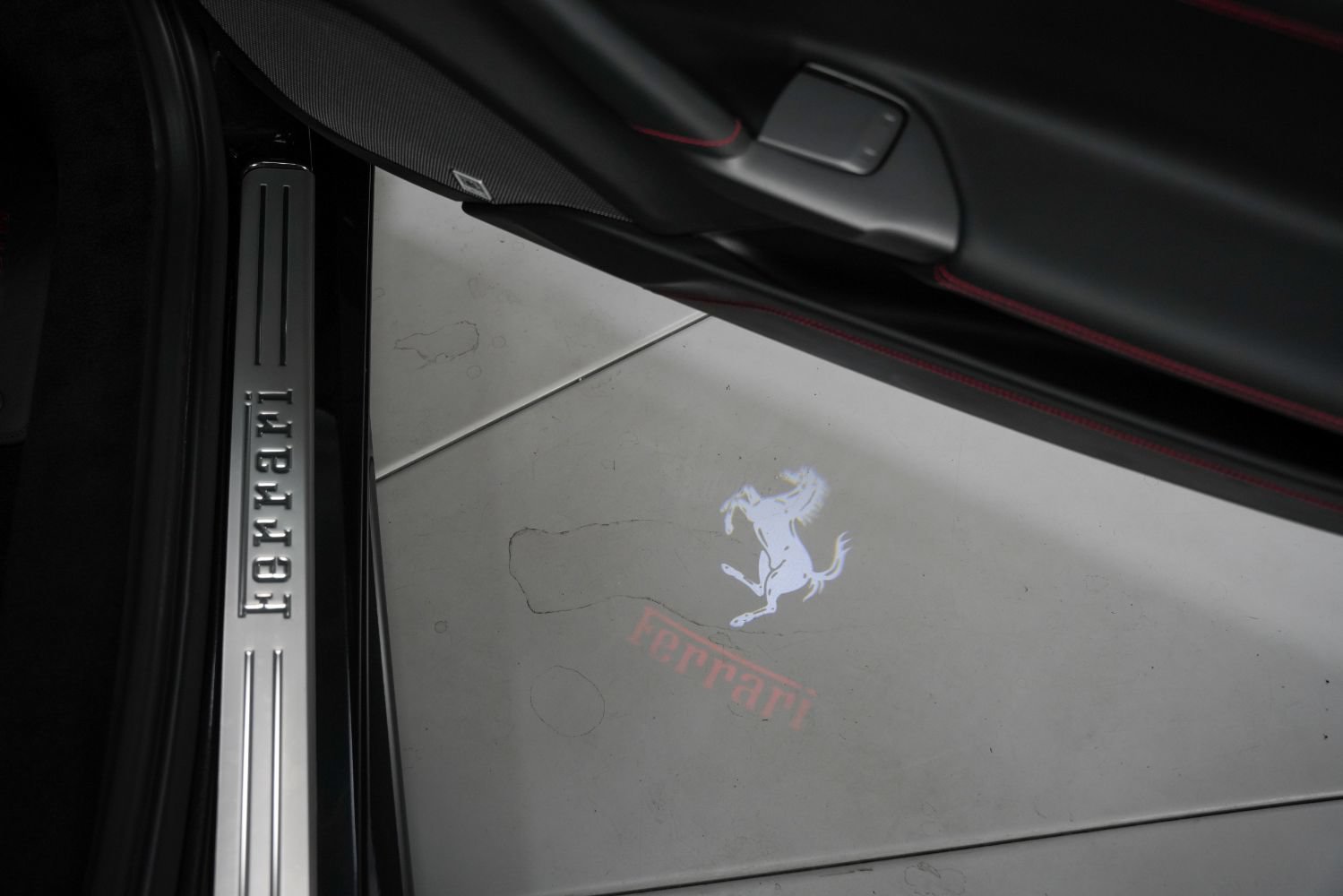 Used 2017 Ferrari 488 GTB RWD image 33