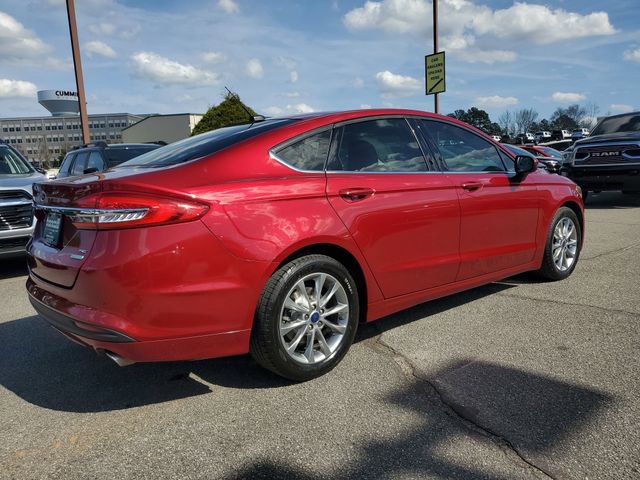 Used 2017 Ford Fusion SE w/ Fusion SE Technology Package image 6