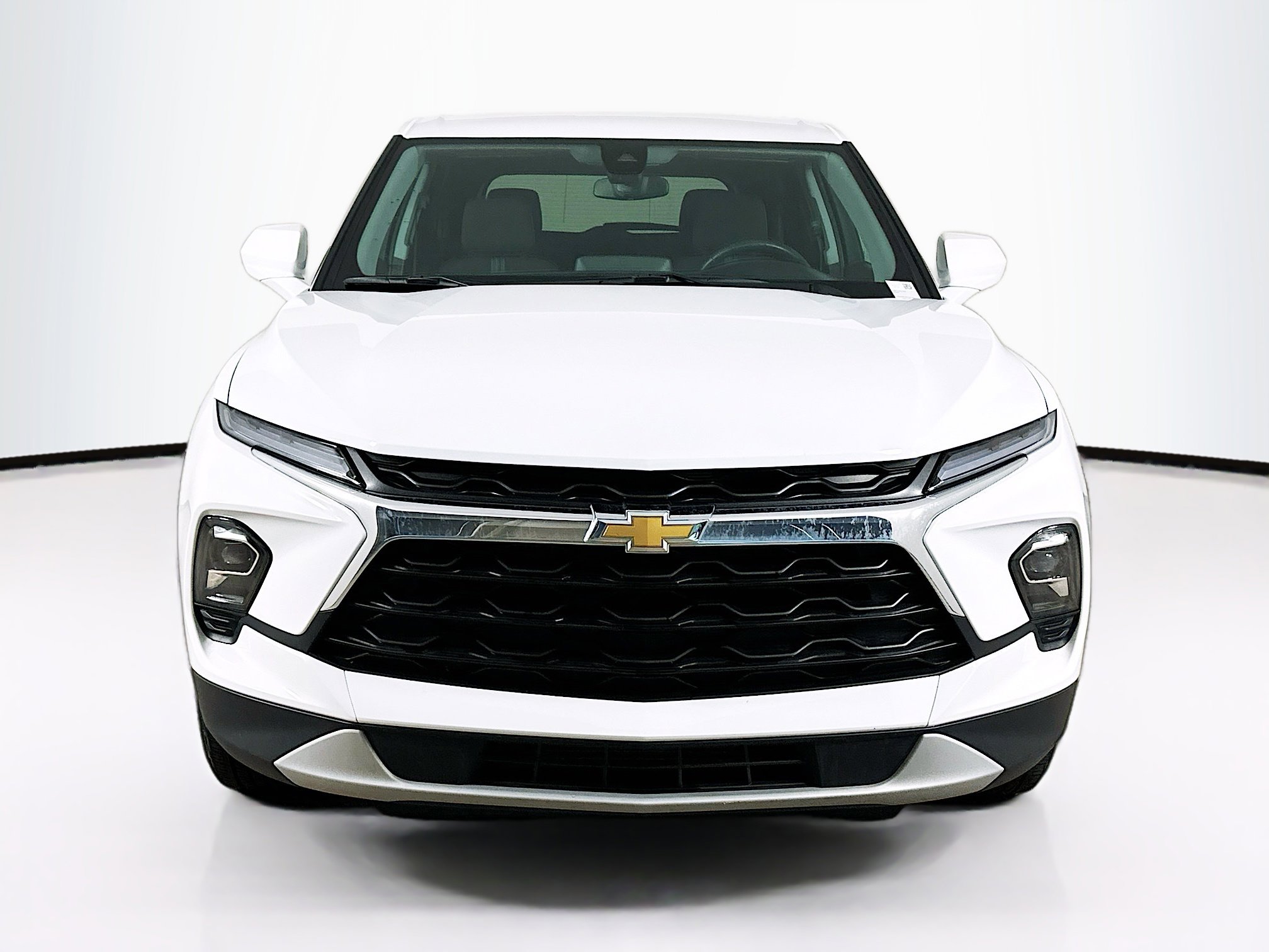 Used 2025 Chevrolet Blazer LT FWD image 2