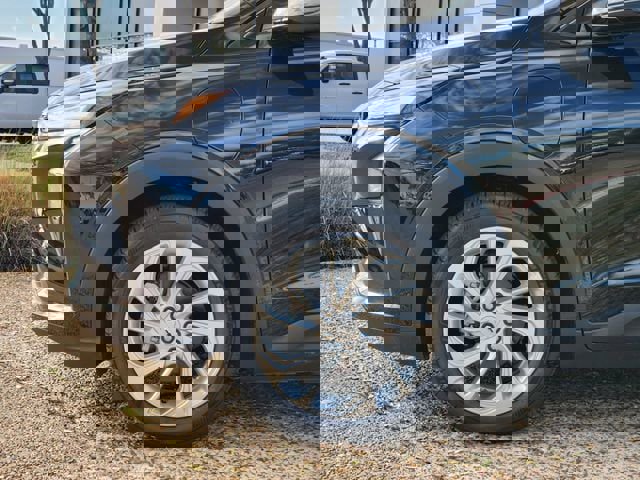 New 2027 Chevrolet Bolt LT w/ Comfort Package image 7