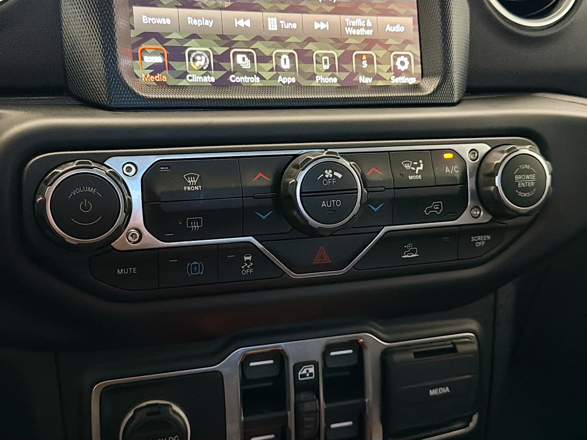 Used 2023 Jeep Wrangler Unlimited Sahara AWD/4WD image 10