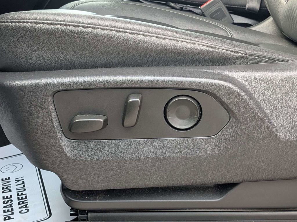 Used 2025 GMC Sierra 1500 SLT AWD/4WD image 19