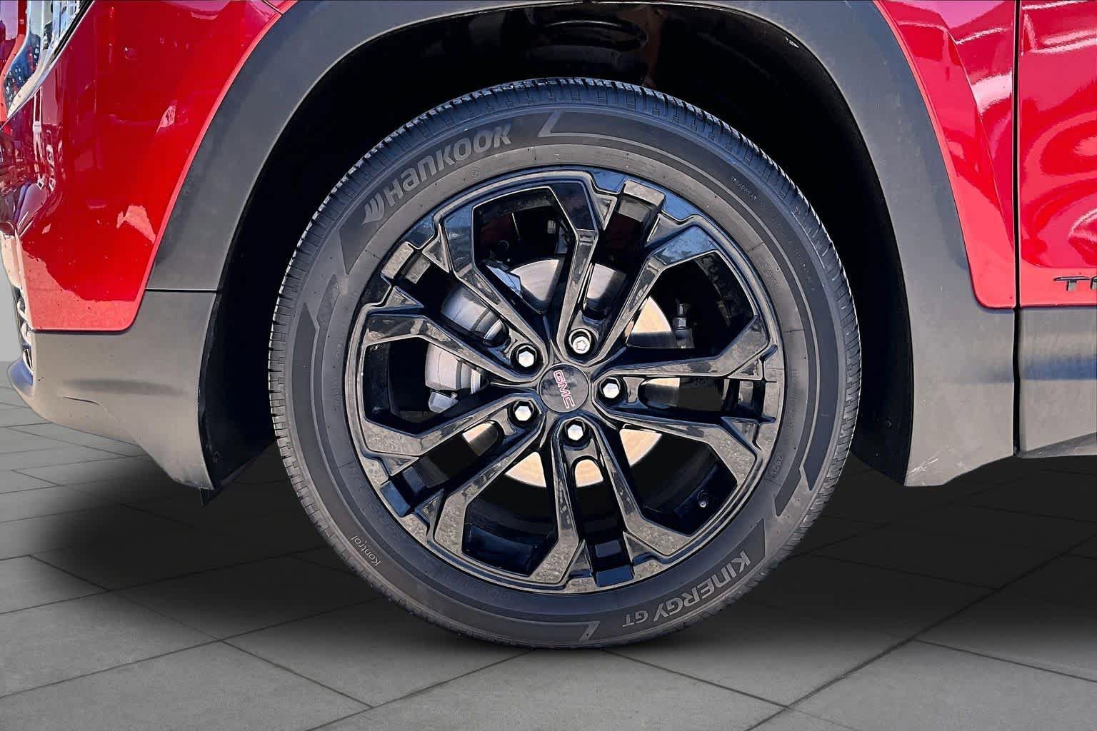 Used 2022 GMC Terrain SLE w/ Driver Convenience Package FWD image 10
