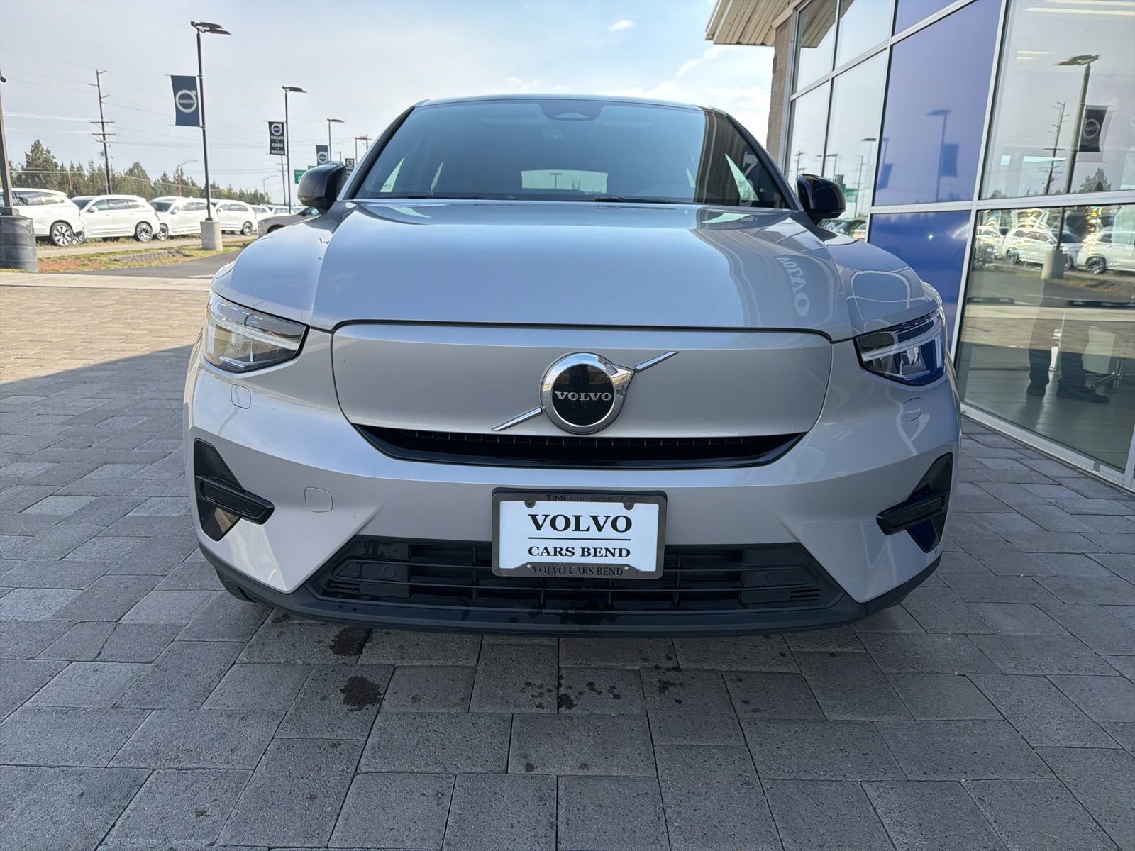 Used 2023 Volvo C40 Recharge Core w/ Climate Package AWD/4WD image 3