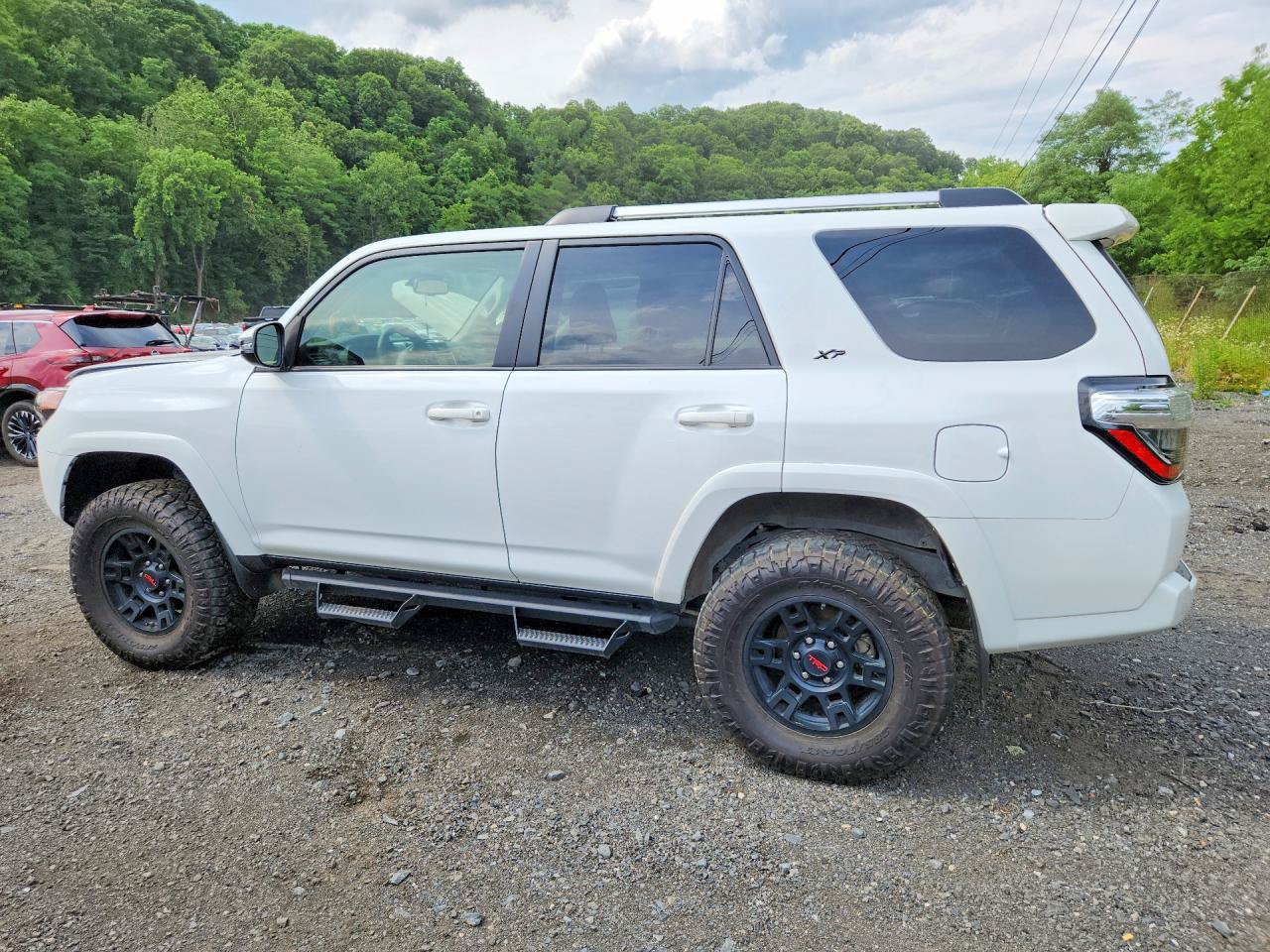 Used 2024 Toyota 4Runner SR5 Premium w/ Moonroof Package AWD/4WD image 4