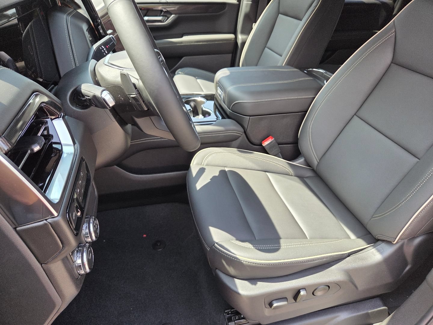 New 2026 GMC Yukon XL Elevation w/ LPO, Elevation Black Package AWD/4WD image 25